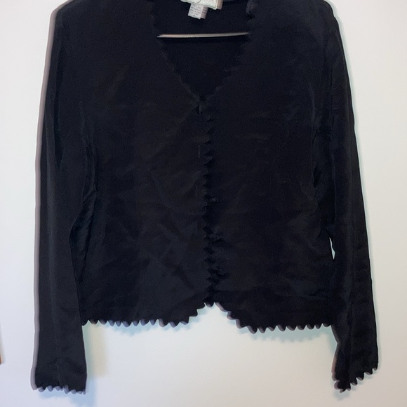 Spencer Jeremy silky satin long sleeve top. Size 8 - Picture 2 of 7